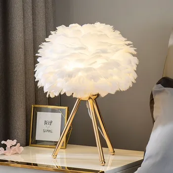 Украшение из перьев Светодиодная настольная лампа в спальне для девочек, креативные контрактные и современные маленькие ночники